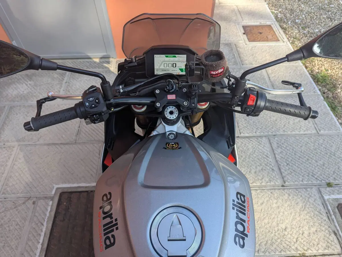 Aprilia Tuono V4 (2021 - 24) (6)