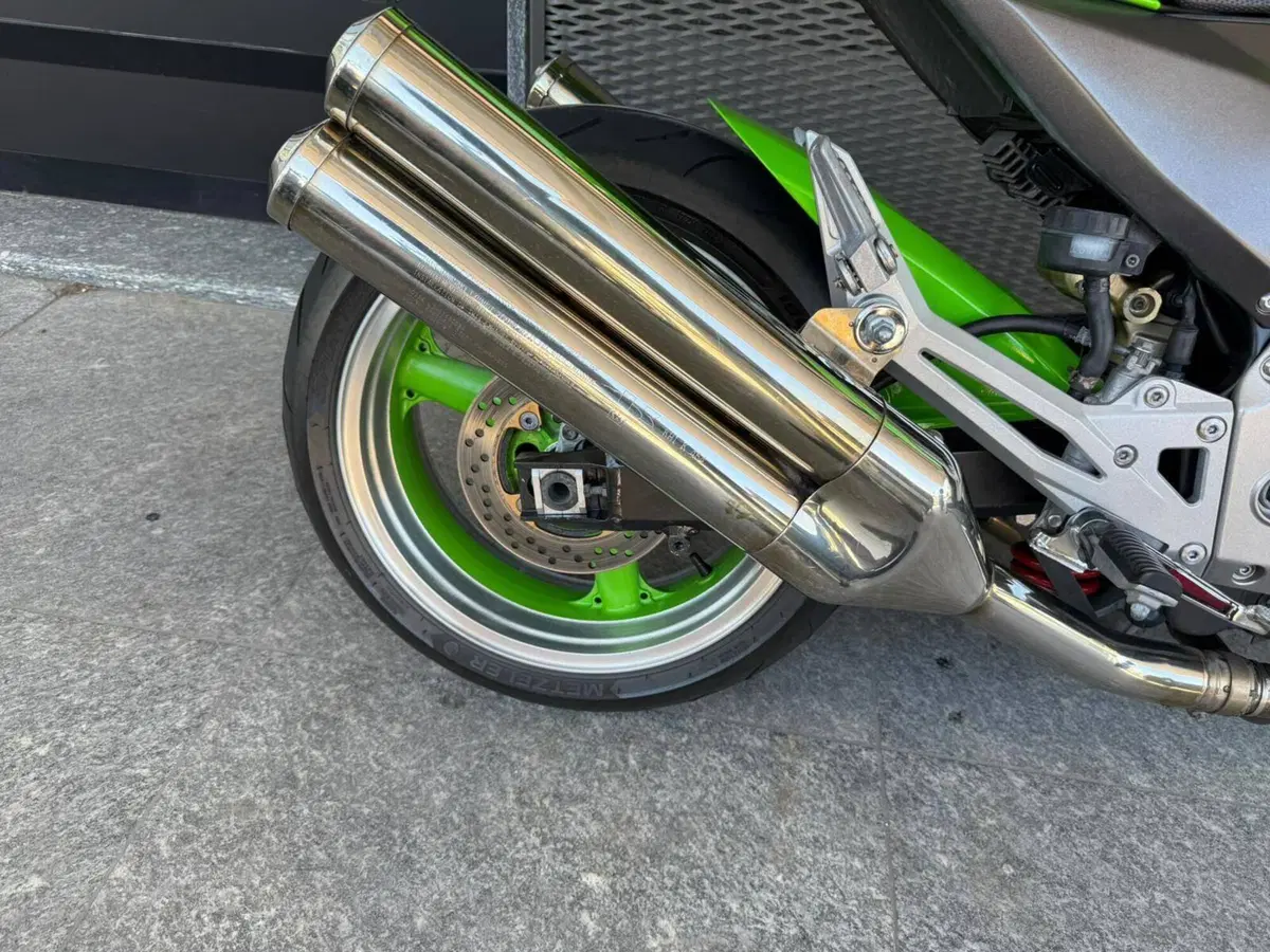 Kawasaki Z 1000 (2003 - 06) (8)