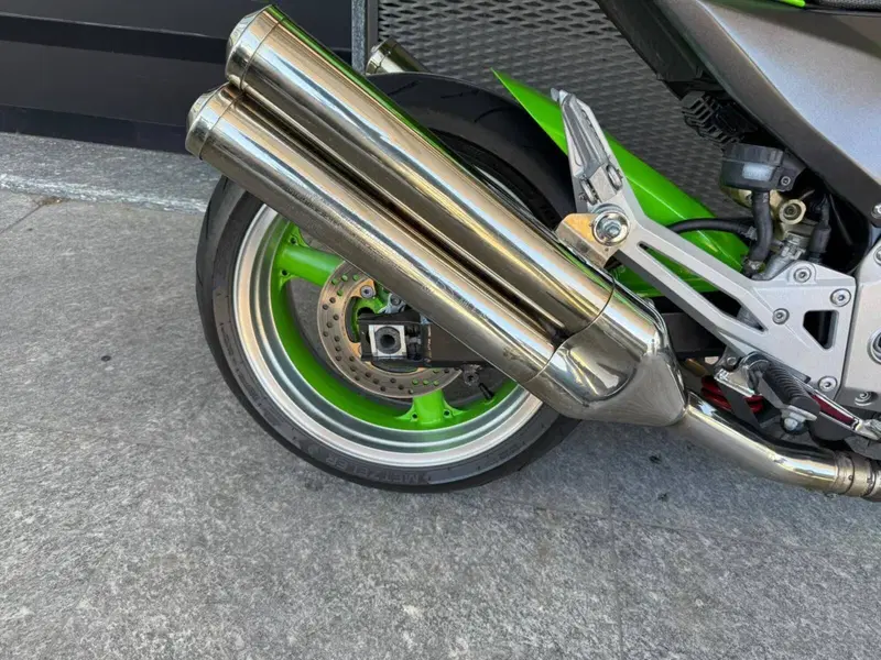 Kawasaki Z 1000 (2003 - 06) (8)