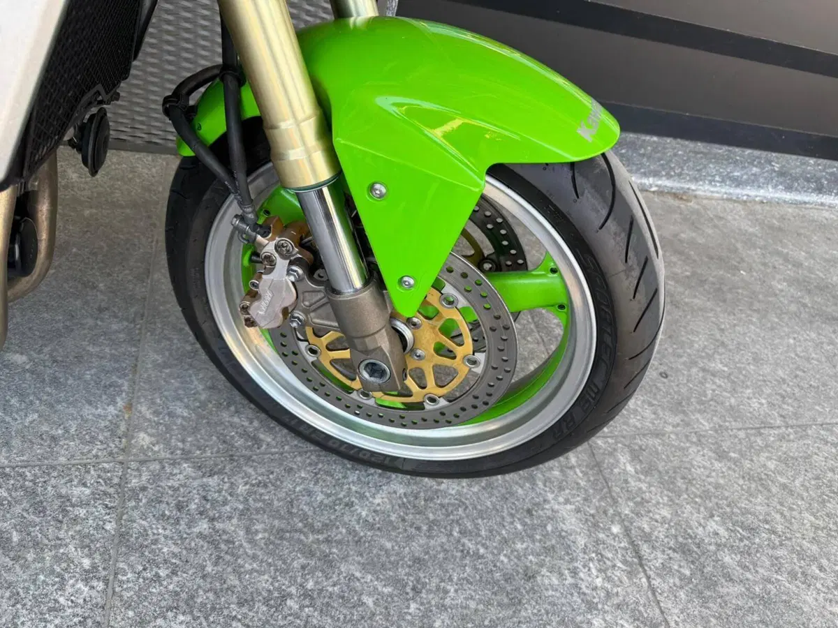 Kawasaki Z 1000 (2003 - 06) (9)