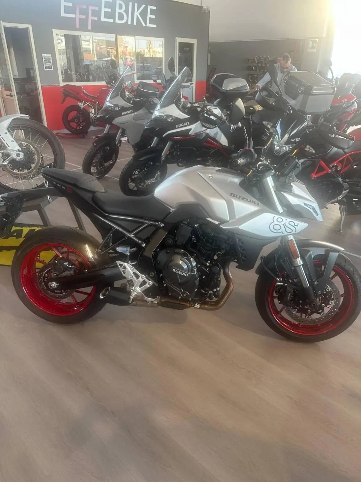 Suzuki GSX-8S (2025 - 26) (2)