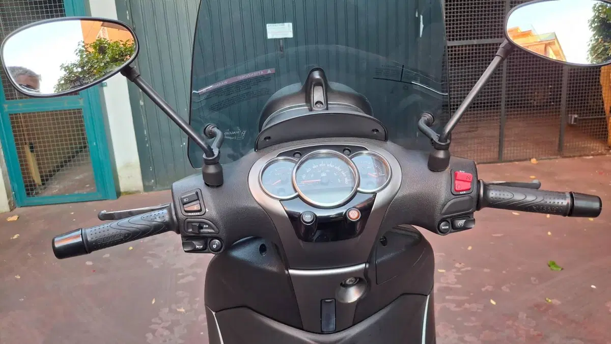 Piaggio Beverly 300 i.e. ABS-ASR (2016 - 20) (3)