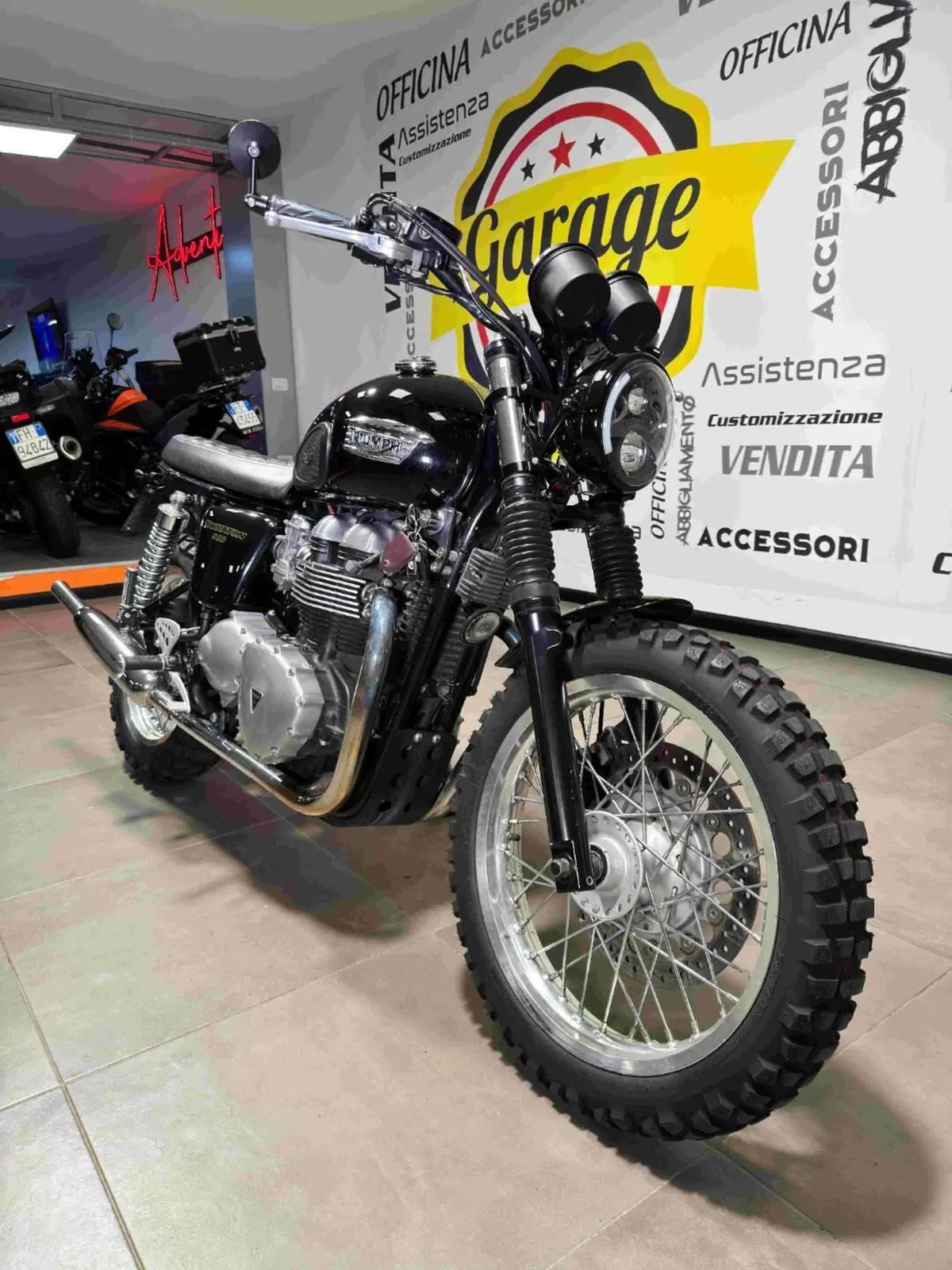 Triumph Thruxton 900 (2004 - 15) (2)