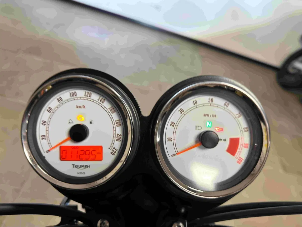 Triumph Thruxton 900 (2004 - 15) (5)
