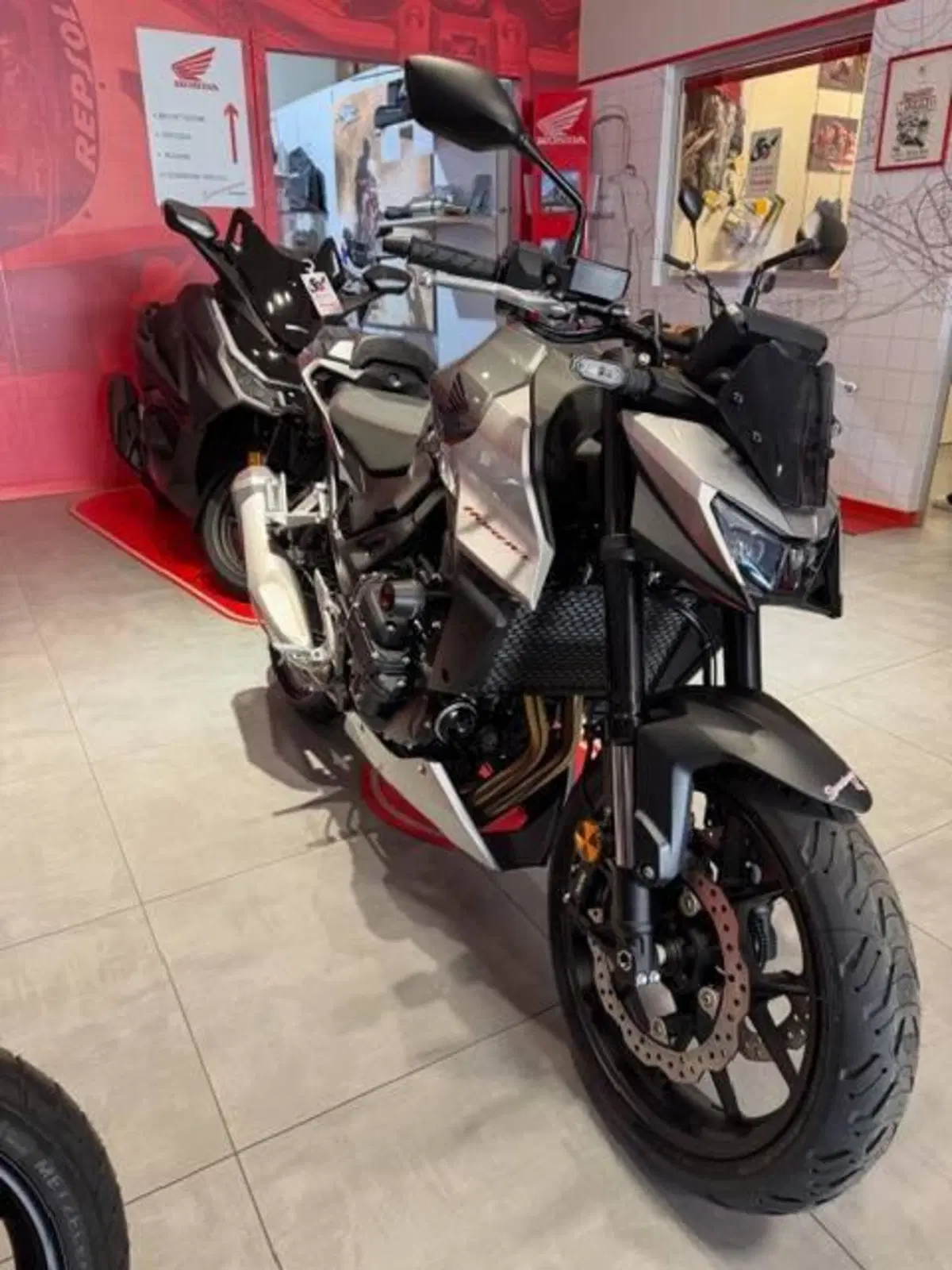 Honda CB 750 Hornet (2026) (3)