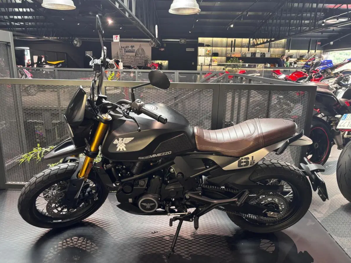 Moto Morini SEIEMMEZZO SCR (2022 - 26) (3)