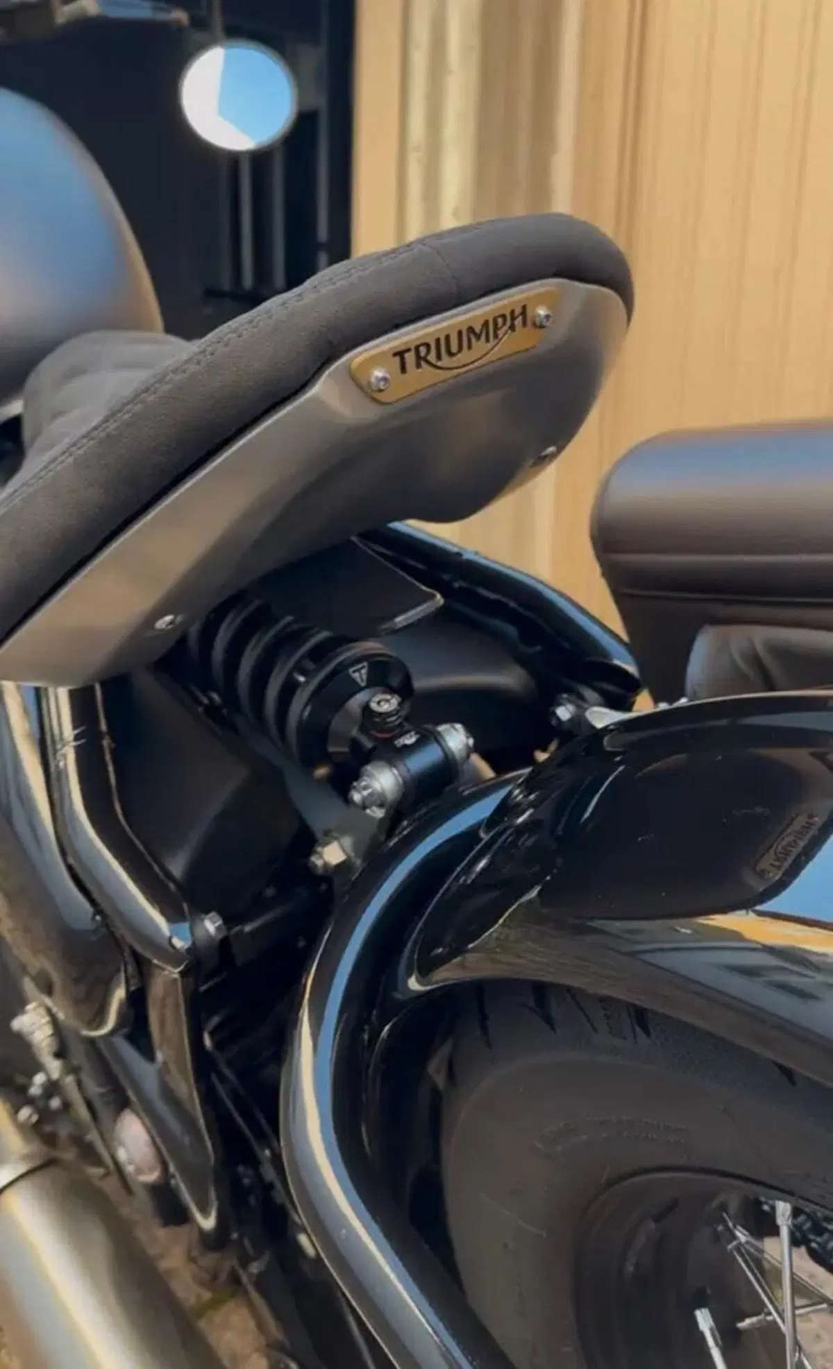 Triumph Bonneville Bobber Black 1200 (2018 - 20) (2)