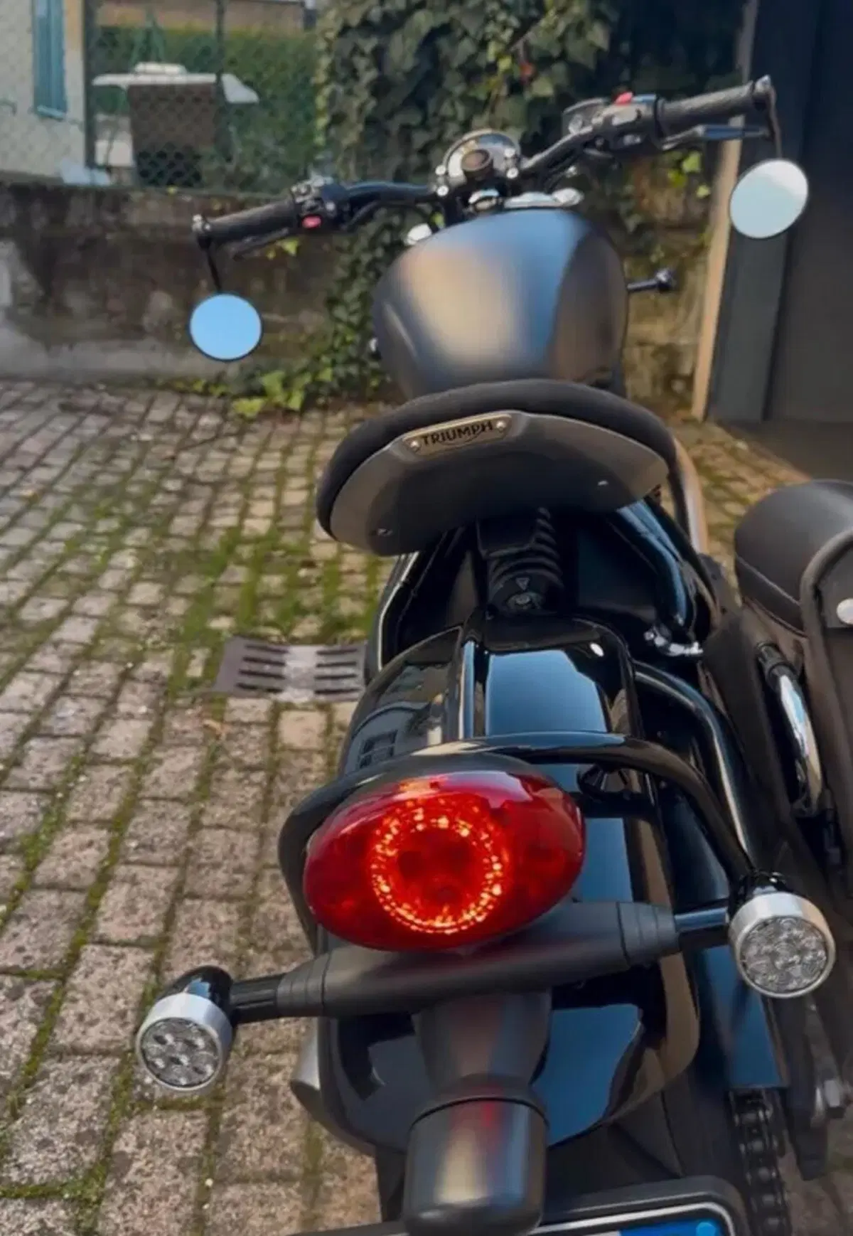 Triumph Bonneville Bobber Black 1200 (2018 - 20) (3)