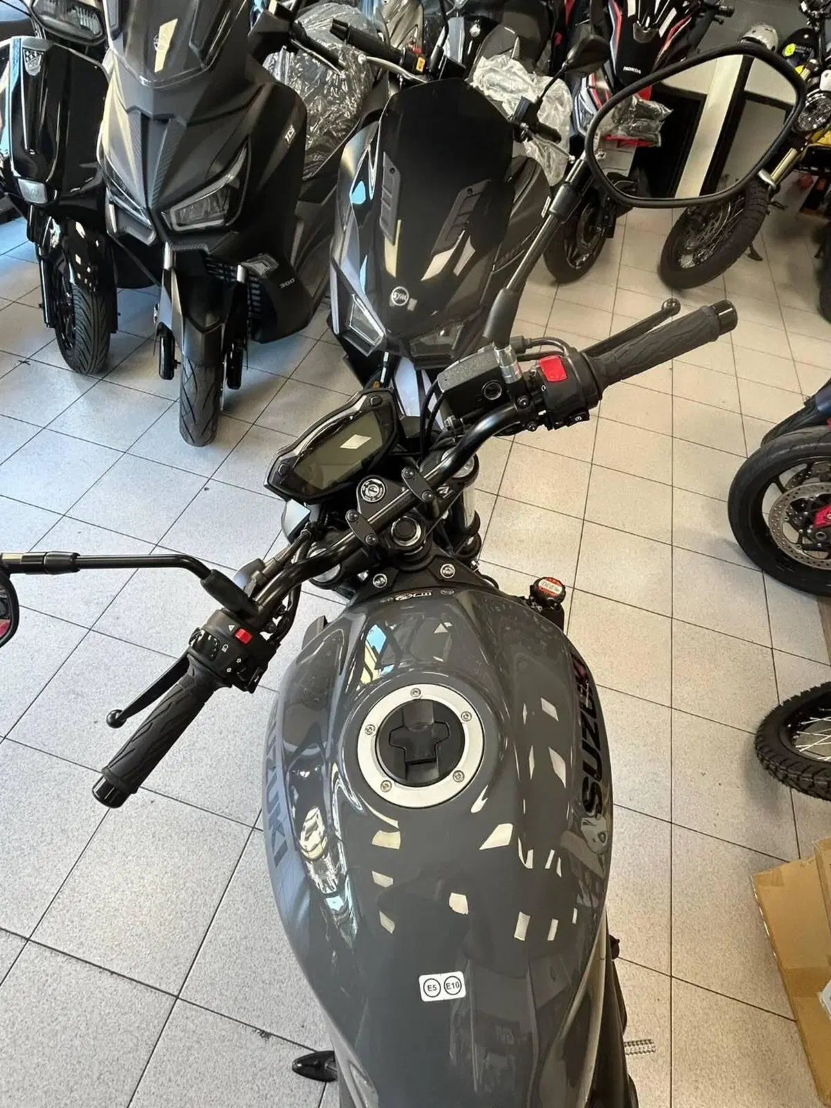 Suzuki SV650 (2021 - 24) (4)