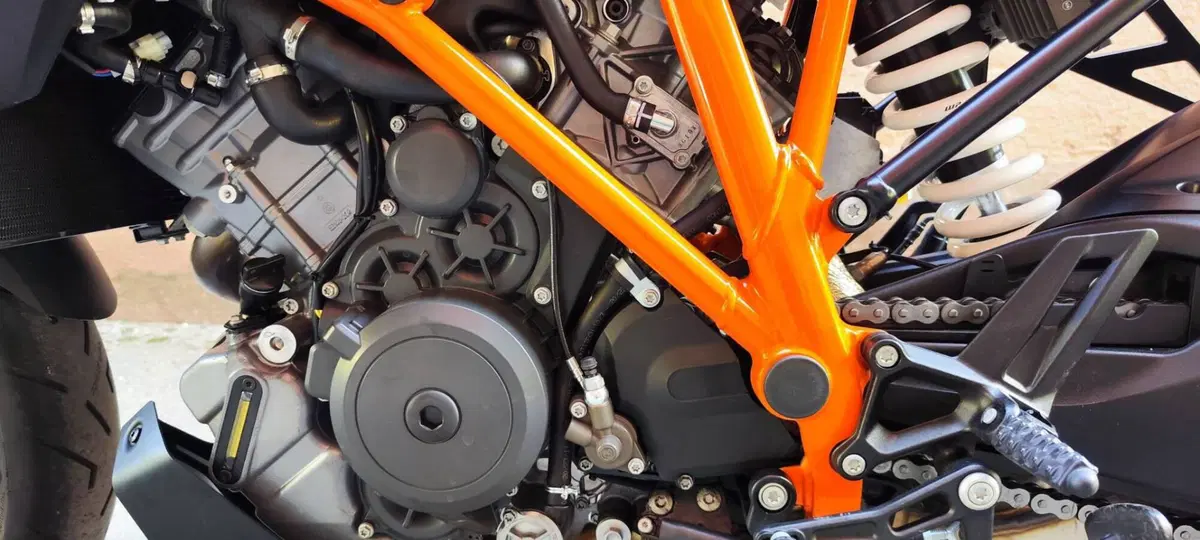 KTM 1290 Super Duke GT (2022 - 25) (12)