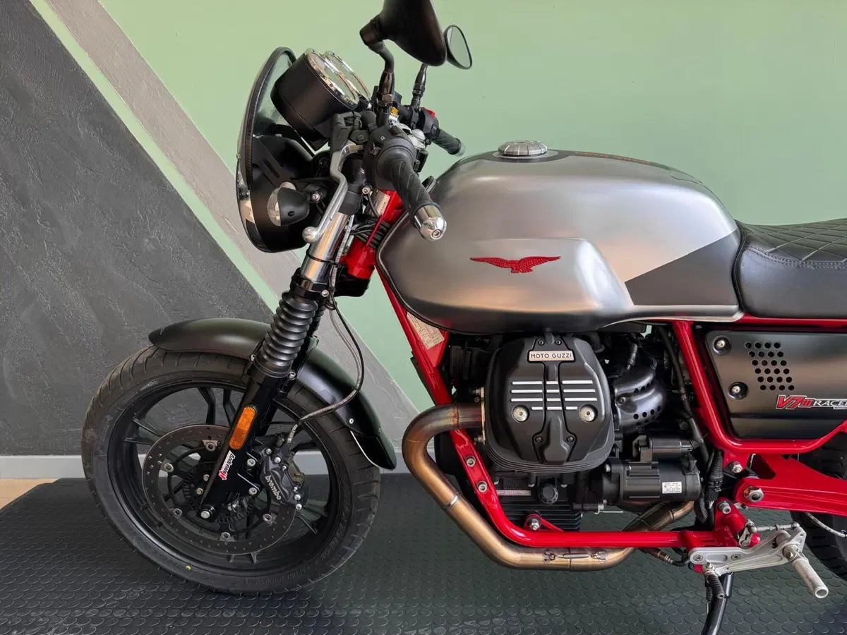 Moto Guzzi V7 III Racer (2017 - 20) (5)