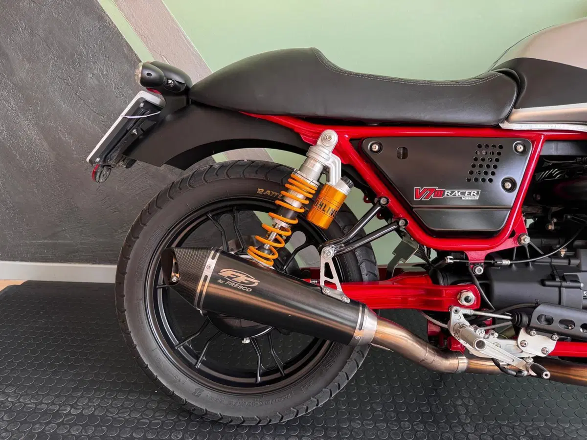 Moto Guzzi V7 III Racer (2017 - 20) (6)