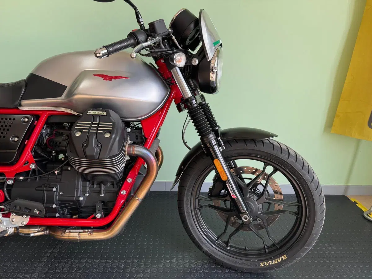 Moto Guzzi V7 III Racer (2017 - 20) (9)