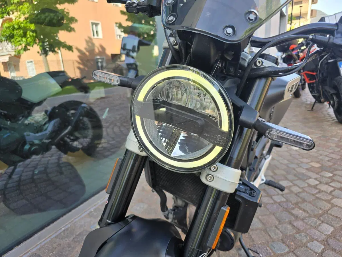 Husqvarna Svartpilen 401 (2021 - 23) (6)