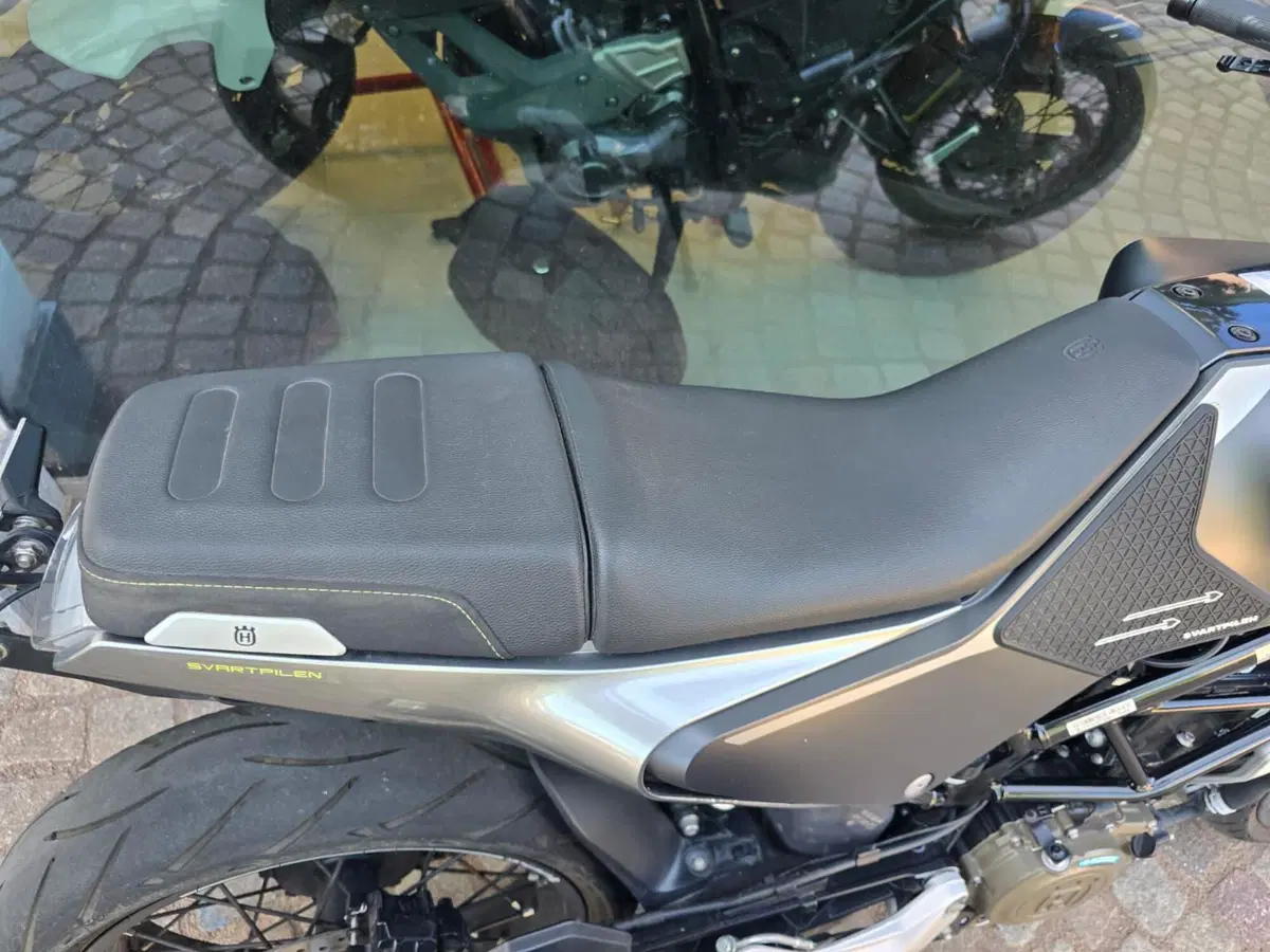 Husqvarna Svartpilen 401 (2021 - 23) (8)