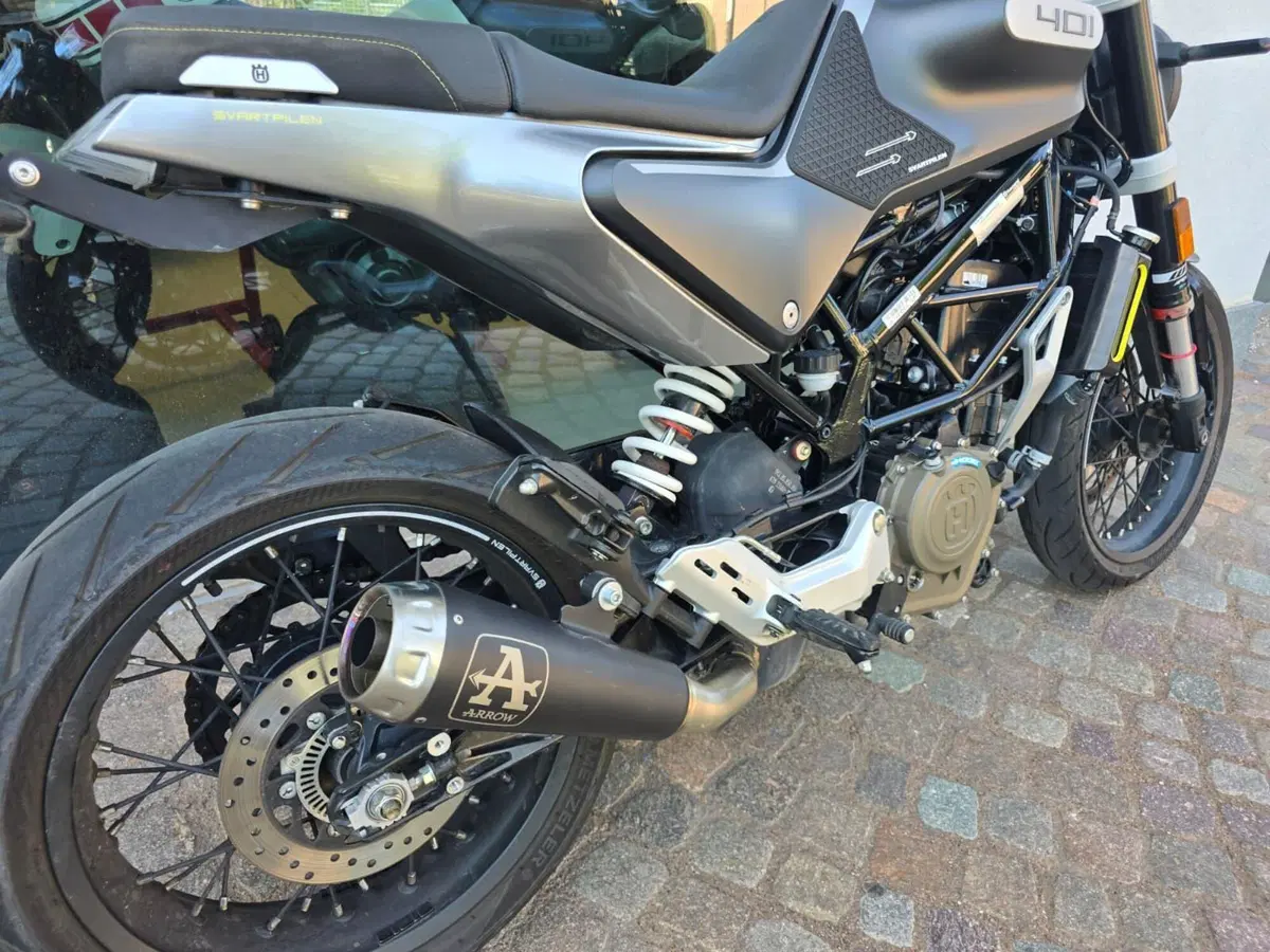 Husqvarna Svartpilen 401 (2021 - 23) (11)