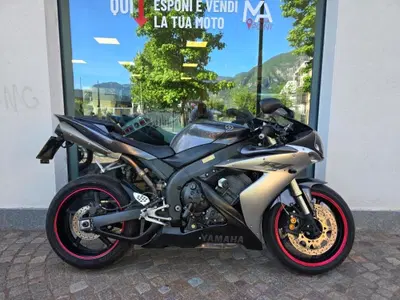 Yamaha YZF R1 (2004 - 05) usata
