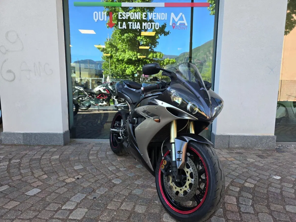 Yamaha YZF R1 (2004 - 05) (3)