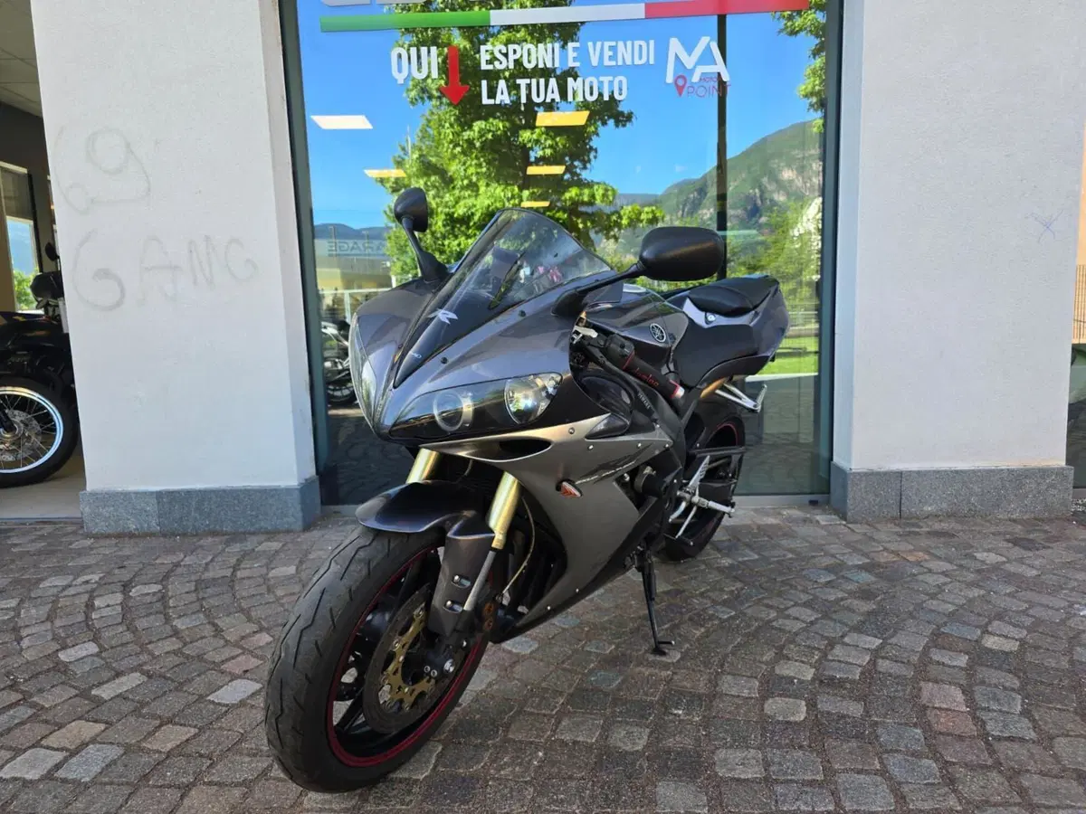 Yamaha YZF R1 (2004 - 05) (4)