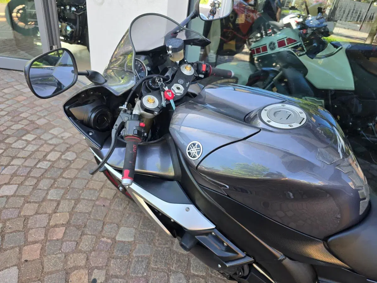 Yamaha YZF R1 (2004 - 05) (6)