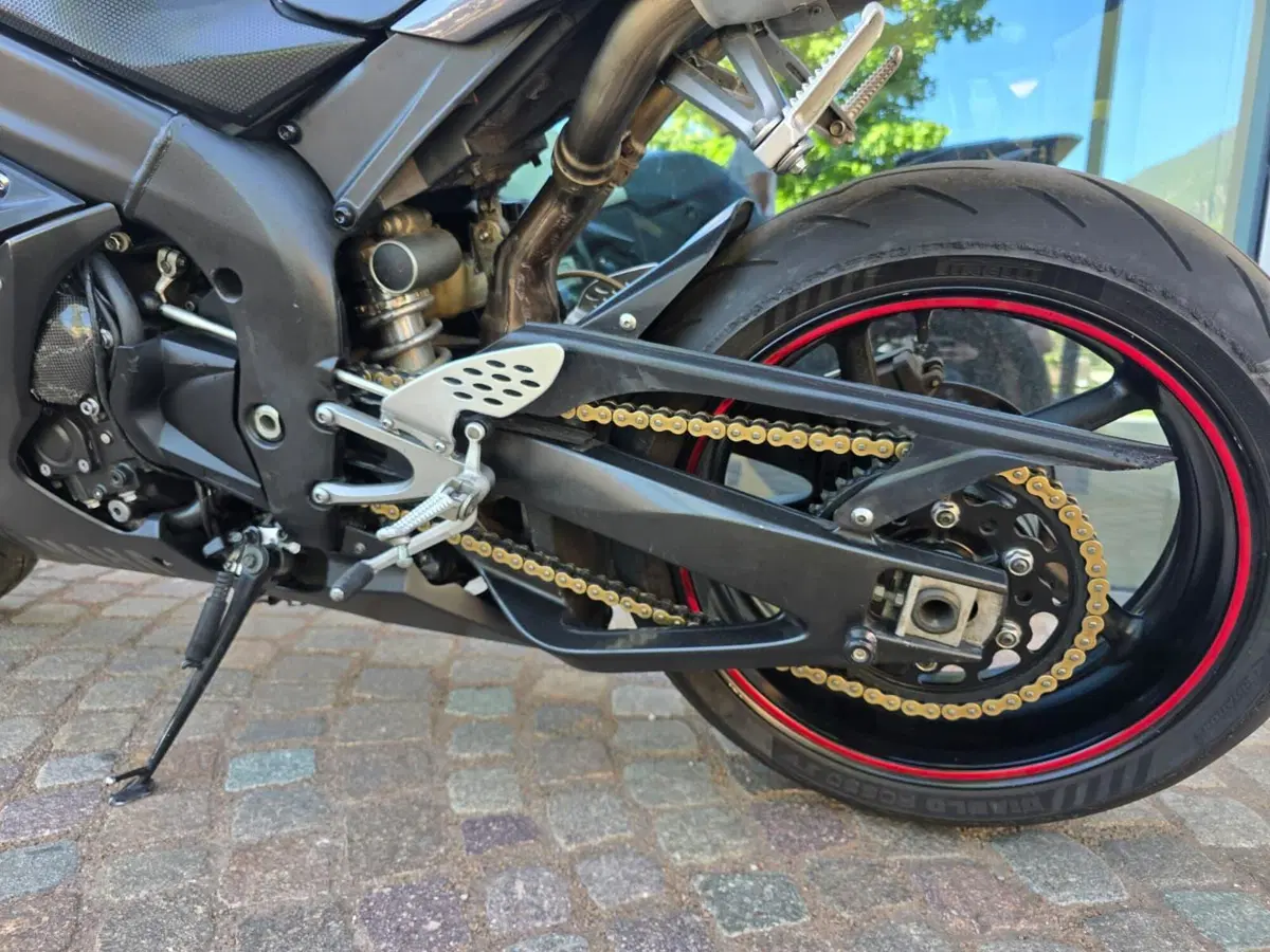 Yamaha YZF R1 (2004 - 05) (7)