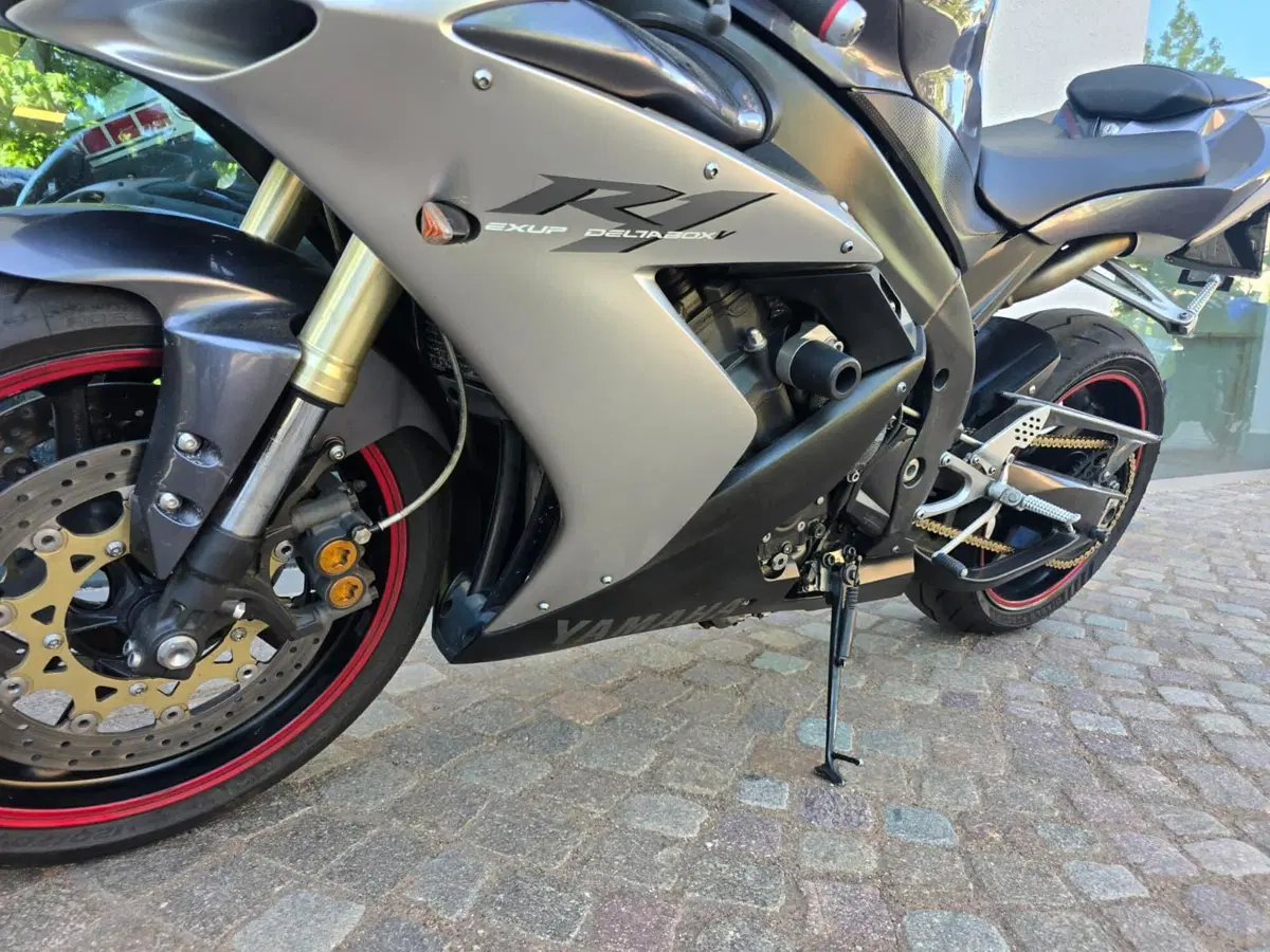Yamaha YZF R1 (2004 - 05) (8)