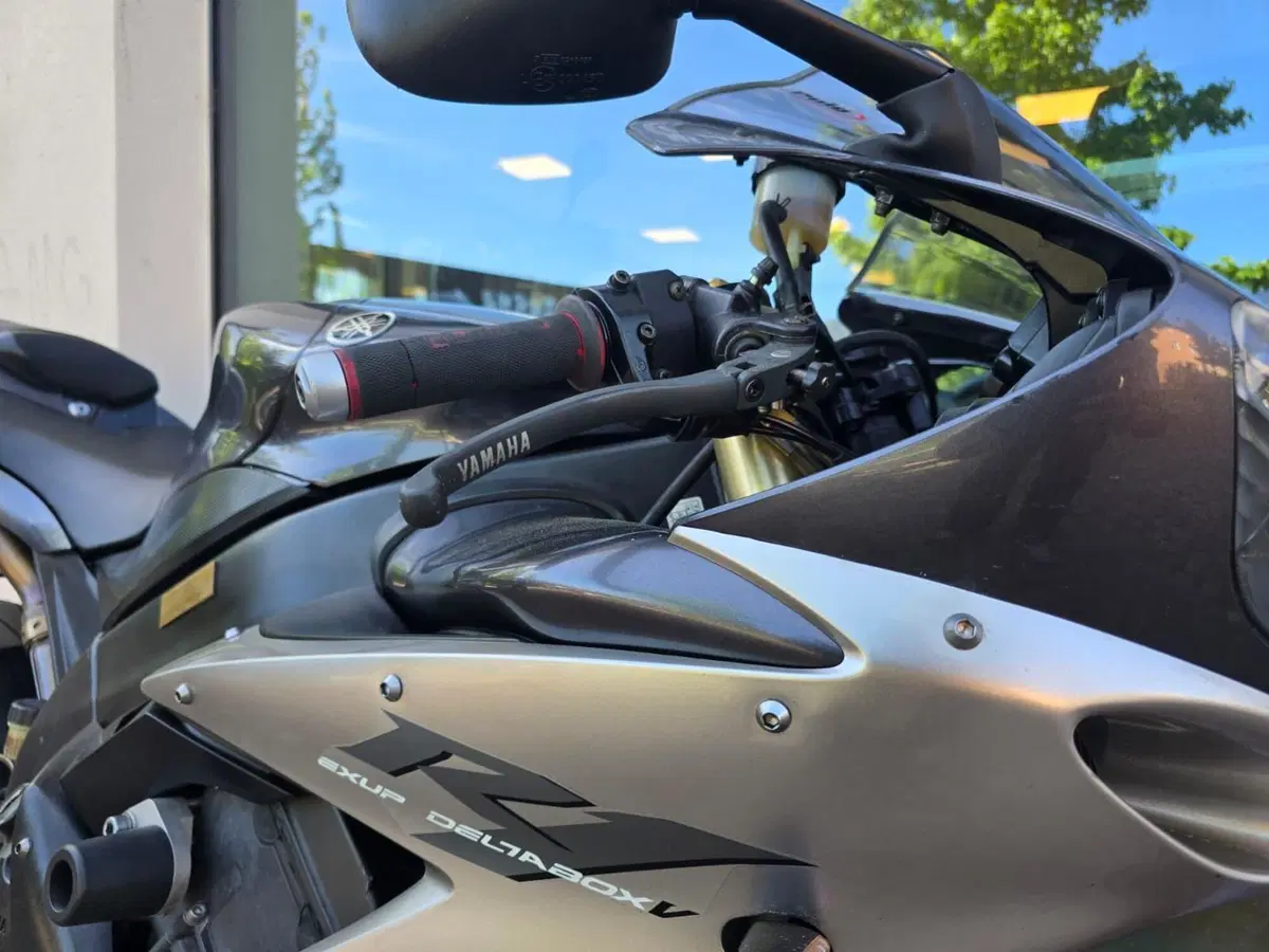 Yamaha YZF R1 (2004 - 05) (12)