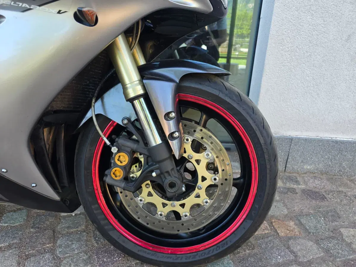 Yamaha YZF R1 (2004 - 05) (14)