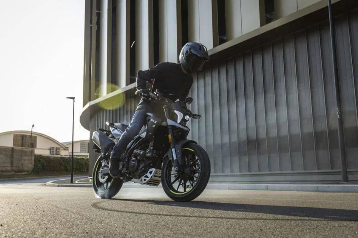 Benelli BKX 300 S (2026) (14)