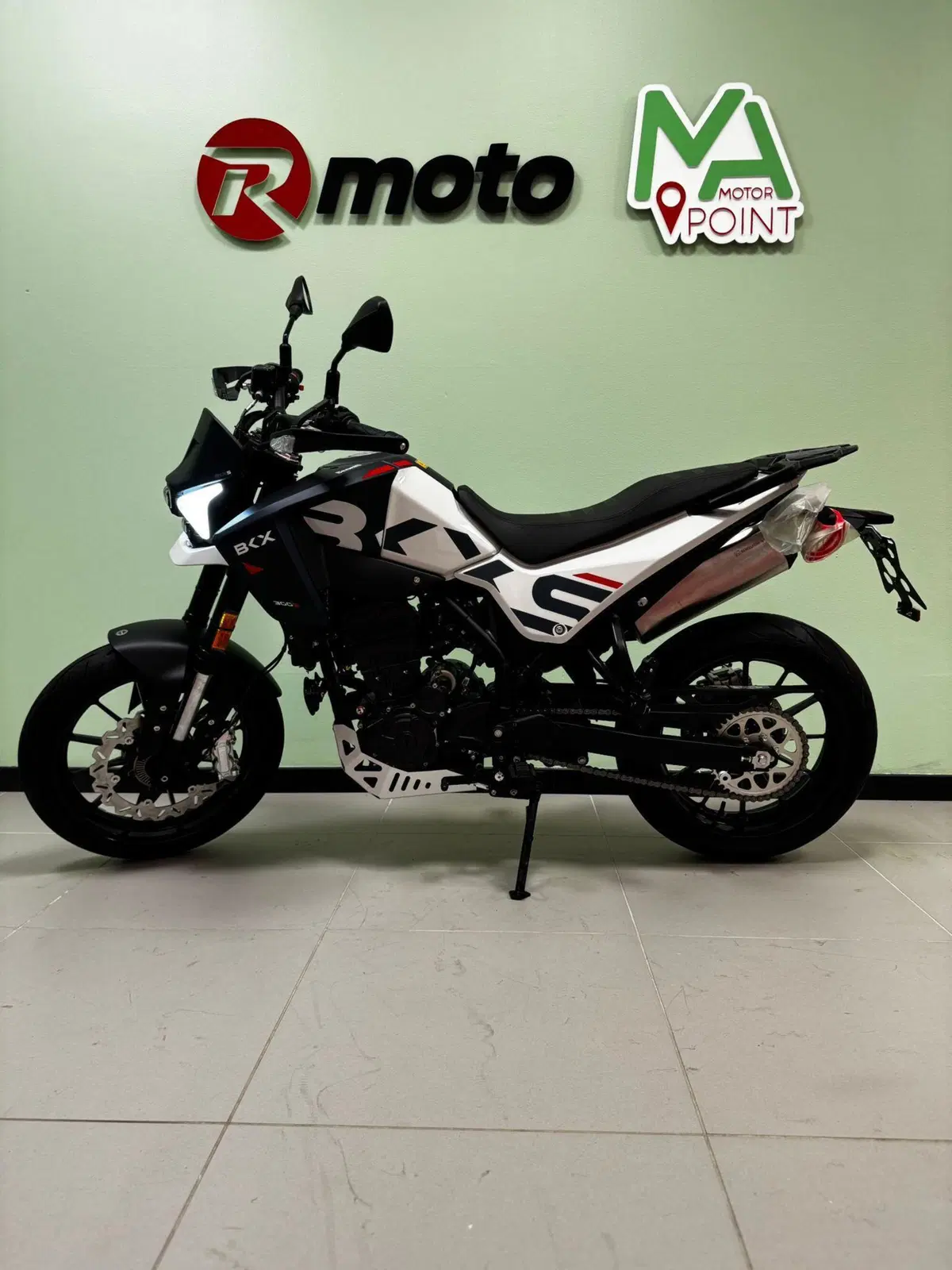 Benelli BKX 300 S (2026) (2)