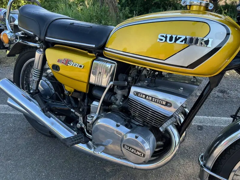 Suzuki GT 380 (3)