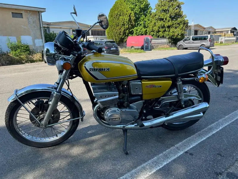 Suzuki GT 380 (5)