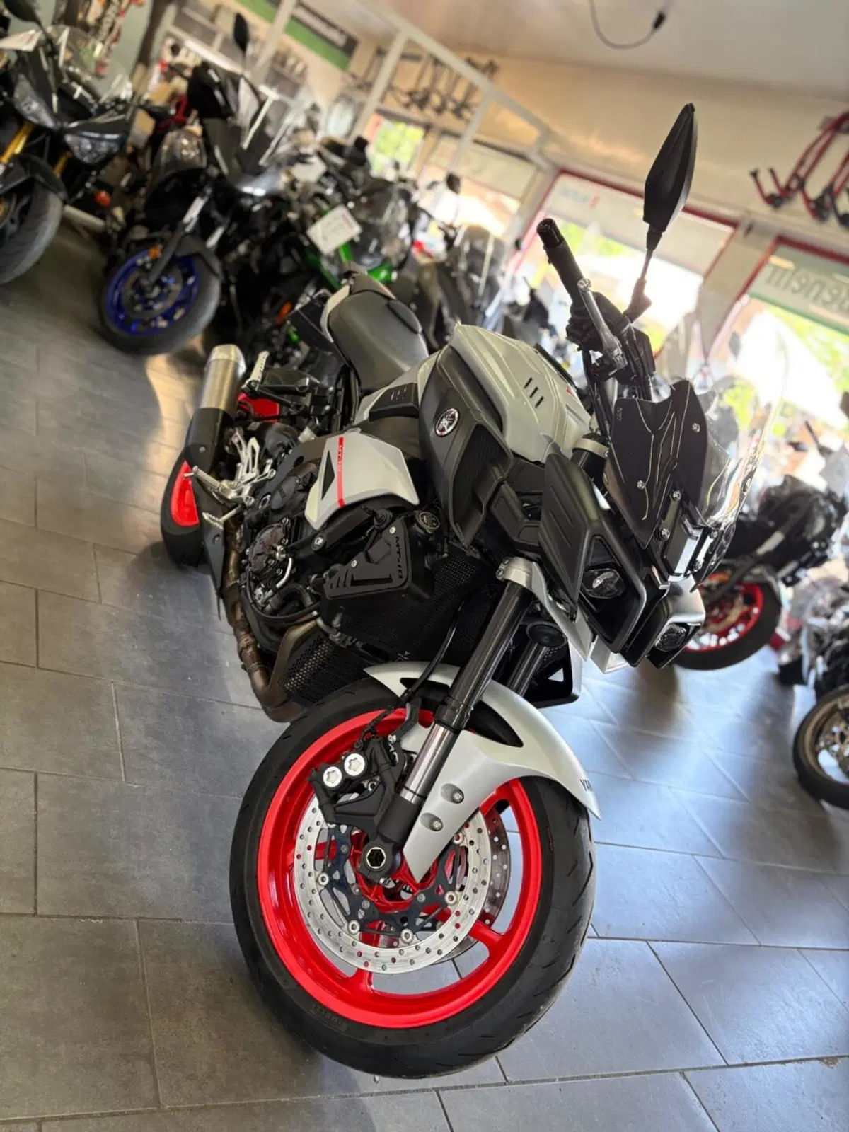 Yamaha MT-10 (2017 - 20) (6)