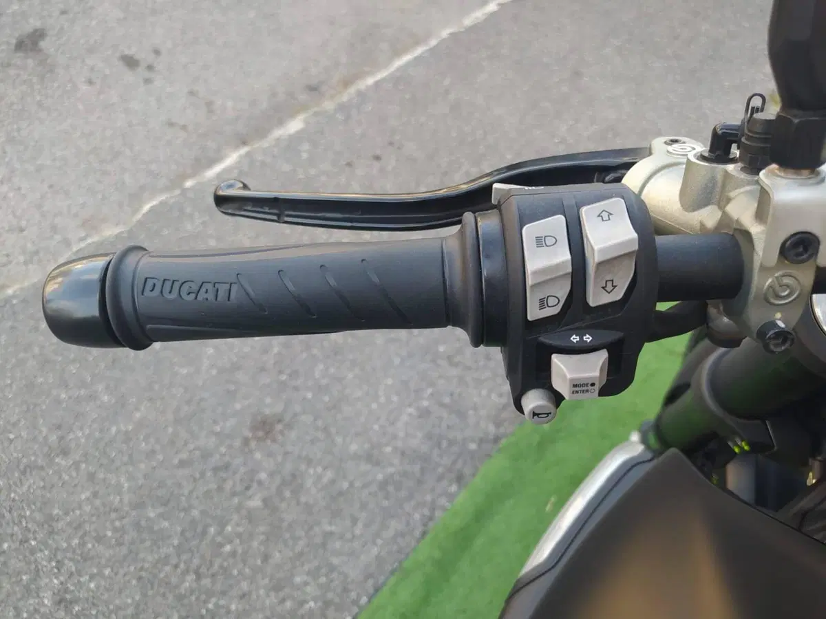 Ducati Monster 937 (2021 - 25) (9)