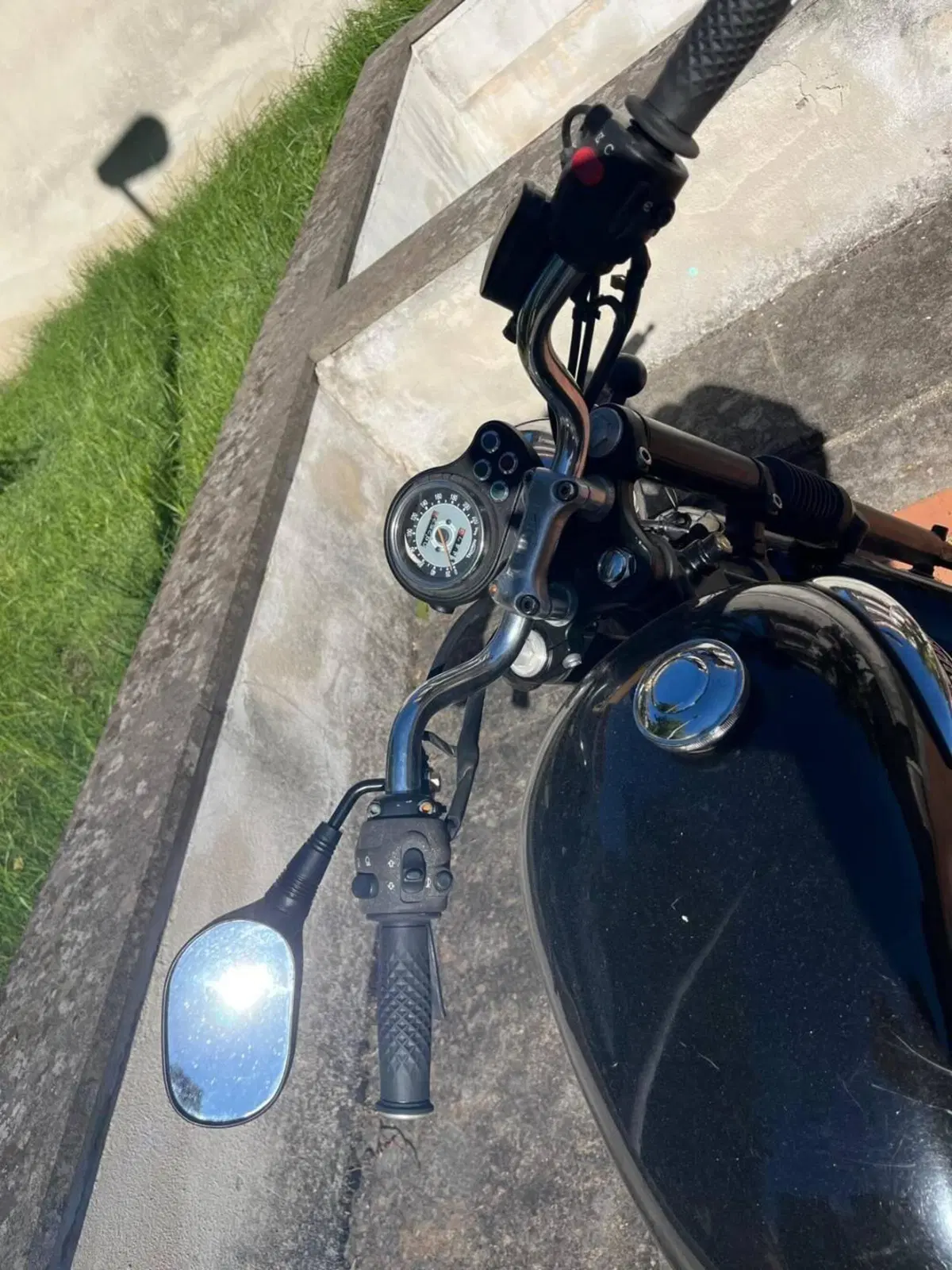 Triumph Bonneville Black (3)
