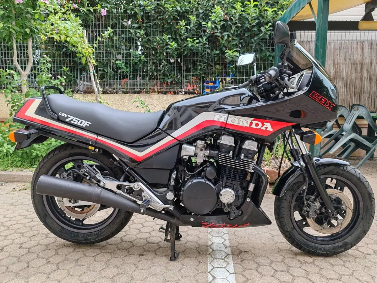 Honda cbx 750 F (2)