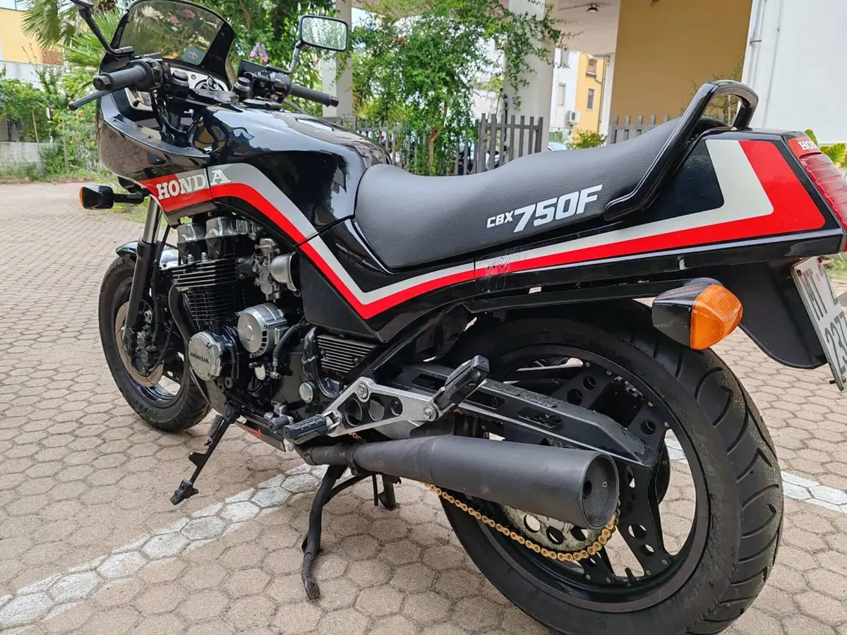Honda cbx 750 F (4)