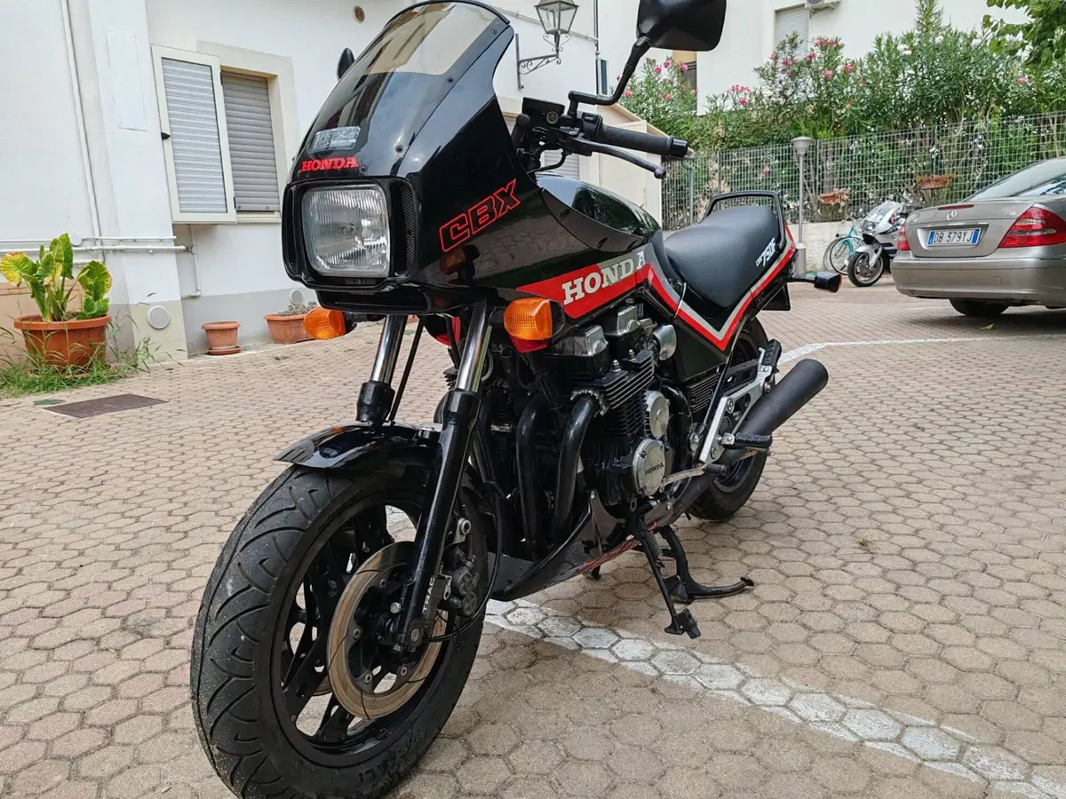 Honda cbx 750 F (5)