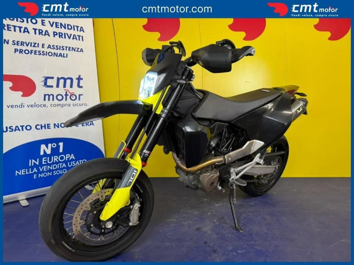 Husqvarna 701 Supermoto (2022) (2)