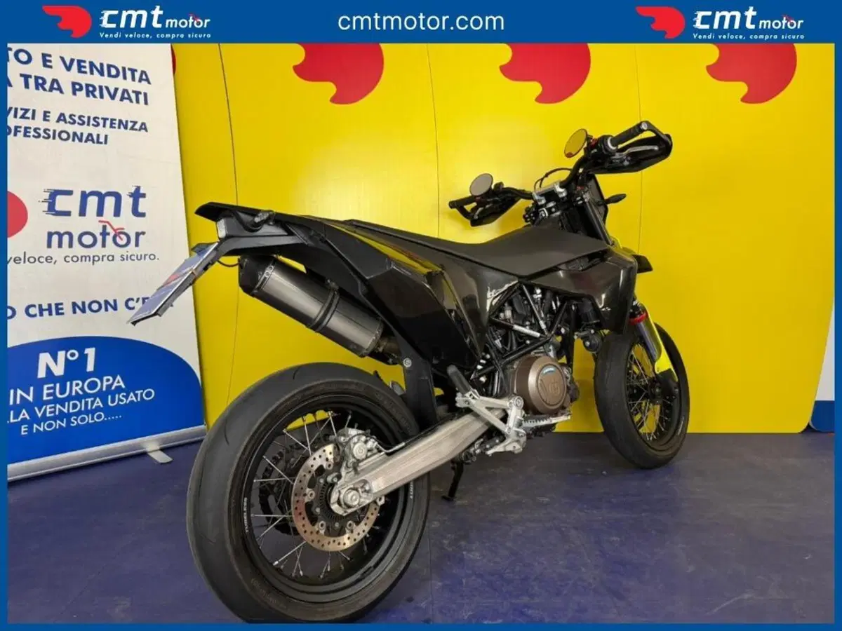 Husqvarna 701 Supermoto (2022) (4)