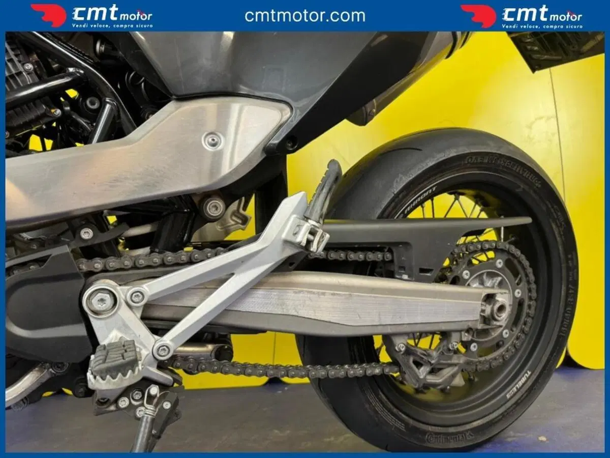 Husqvarna 701 Supermoto (2022) (8)