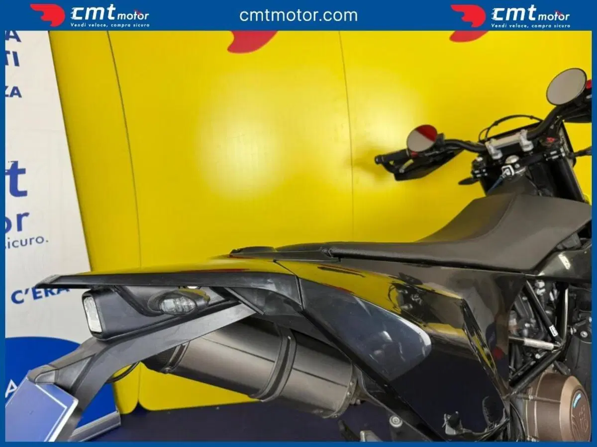 Husqvarna 701 Supermoto (2022) (11)
