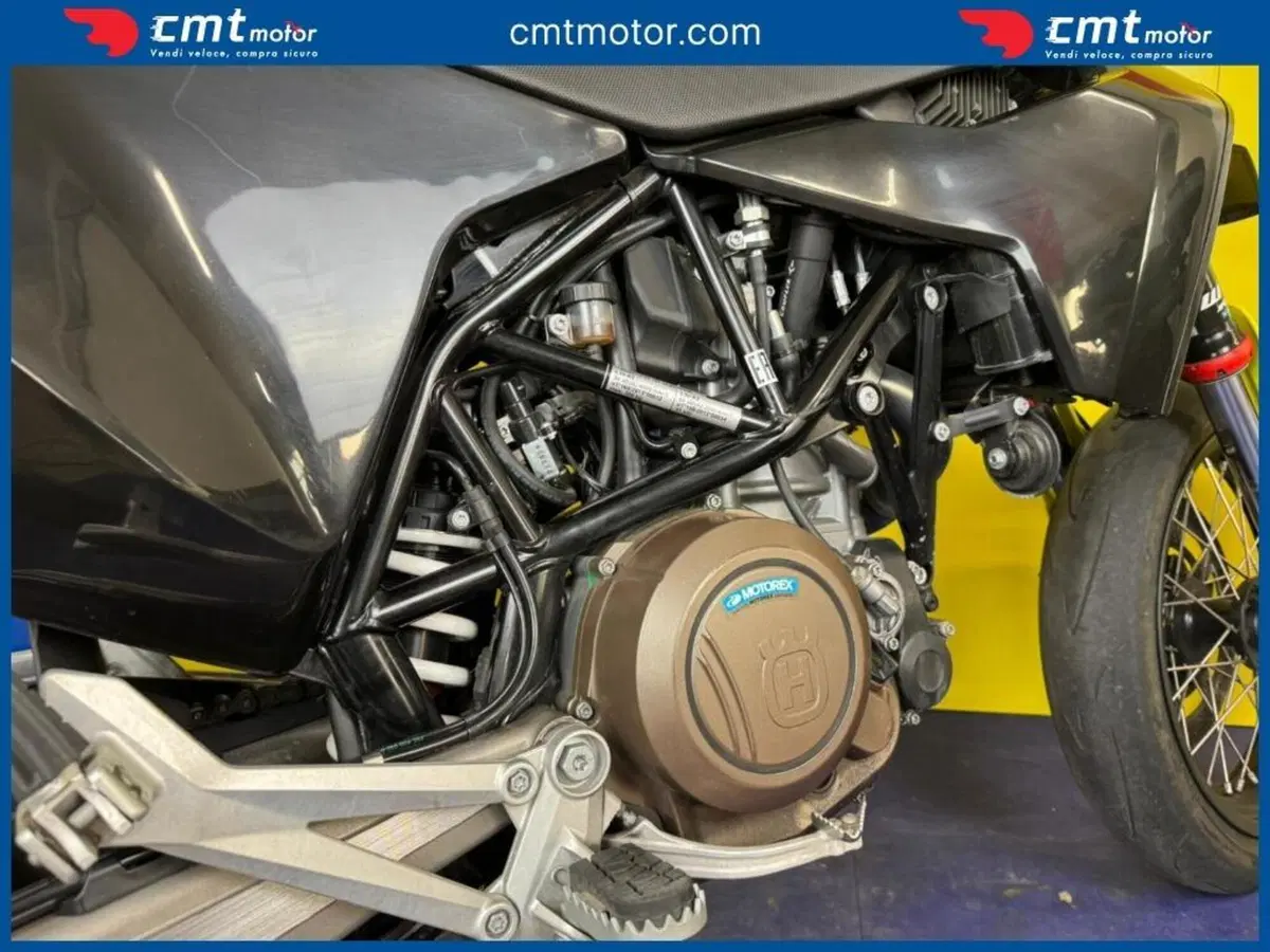 Husqvarna 701 Supermoto (2022) (12)