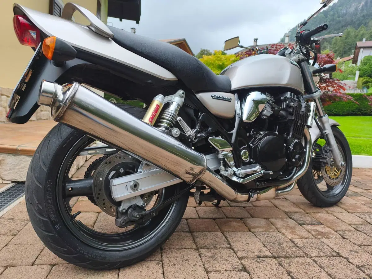 Suzuki GSX 750 (1998 - 03) (5)
