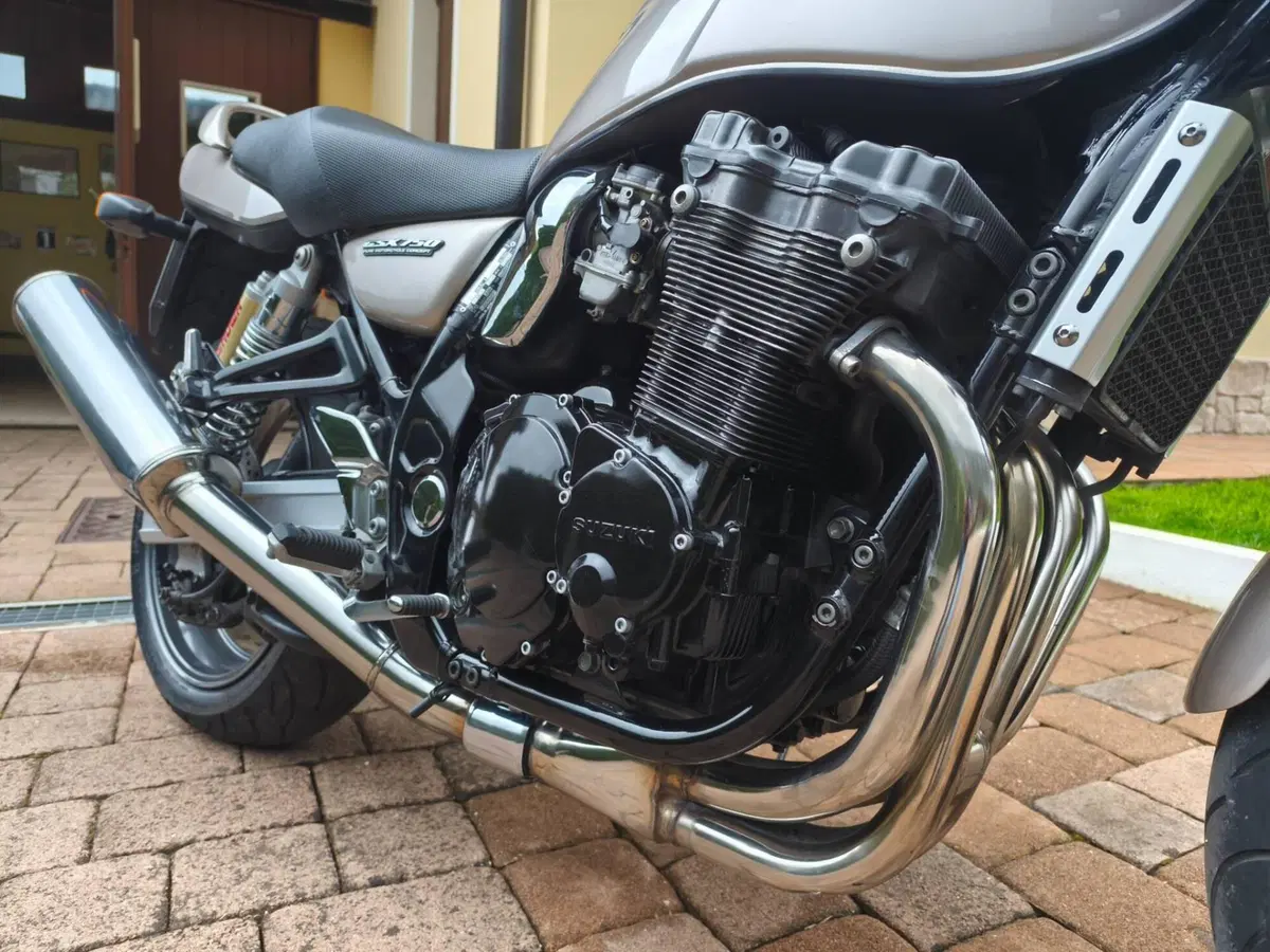 Suzuki GSX 750 (1998 - 03) (6)
