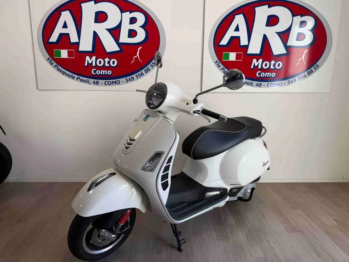 Vespa GTS 125 ie (2017 - 18) (2)
