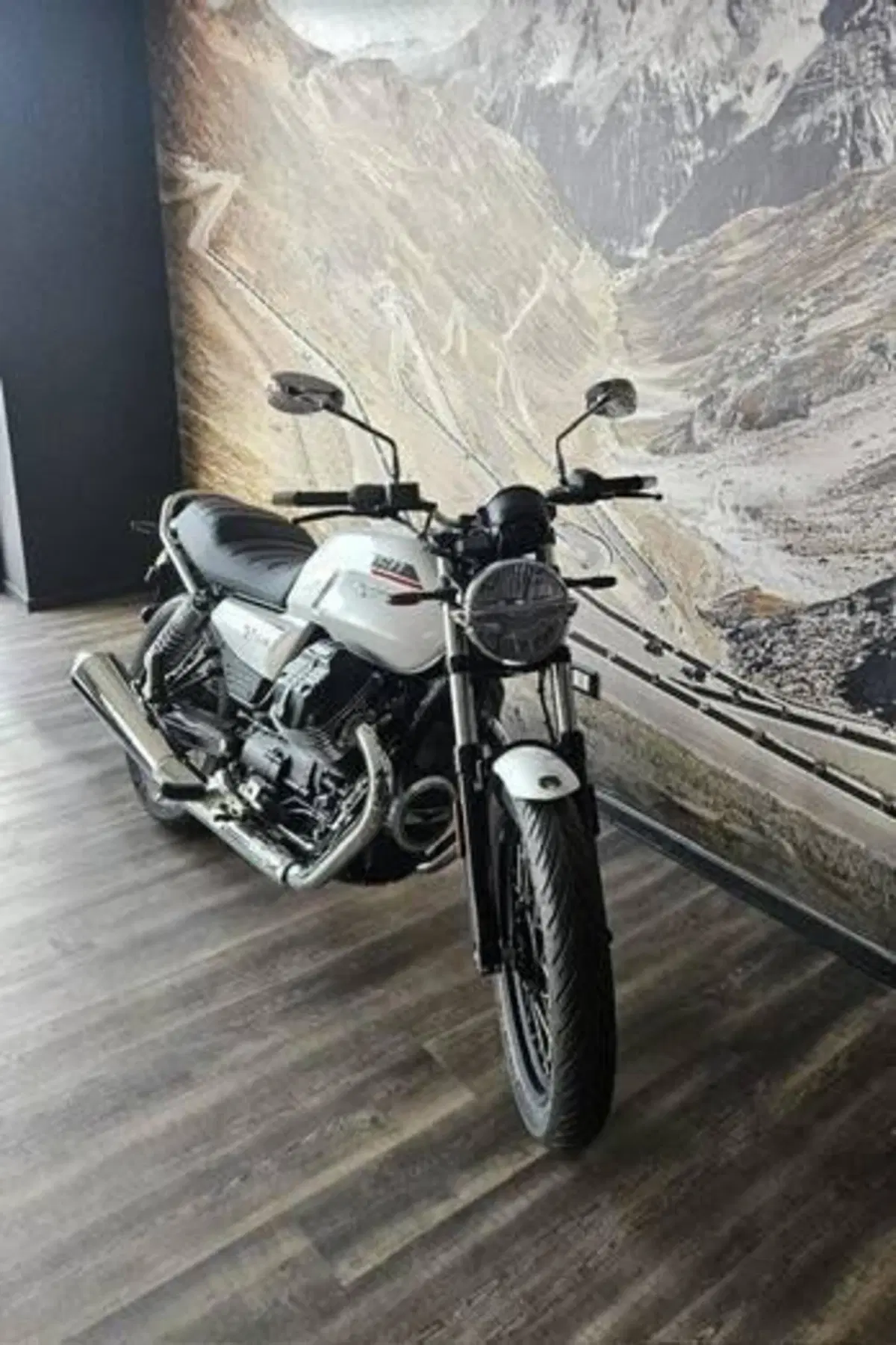 Moto Guzzi V7 Special (2025 - 26) (4)
