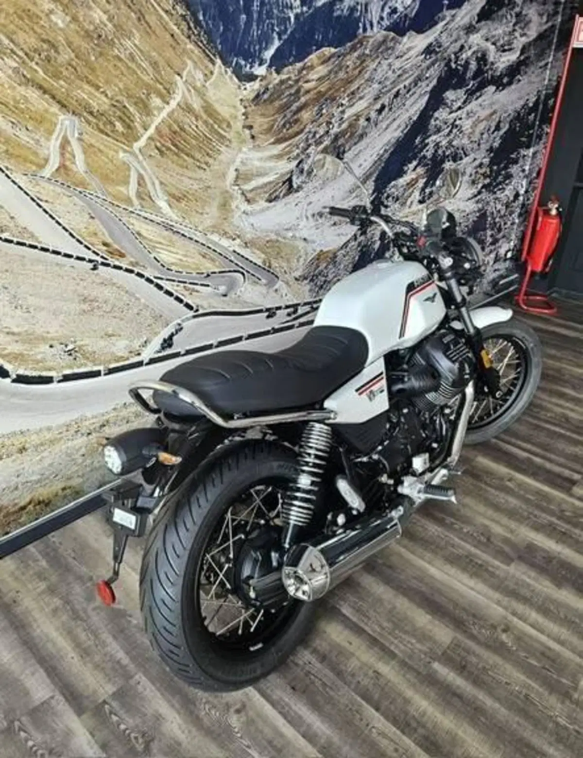 Moto Guzzi V7 Special (2025 - 26) (5)