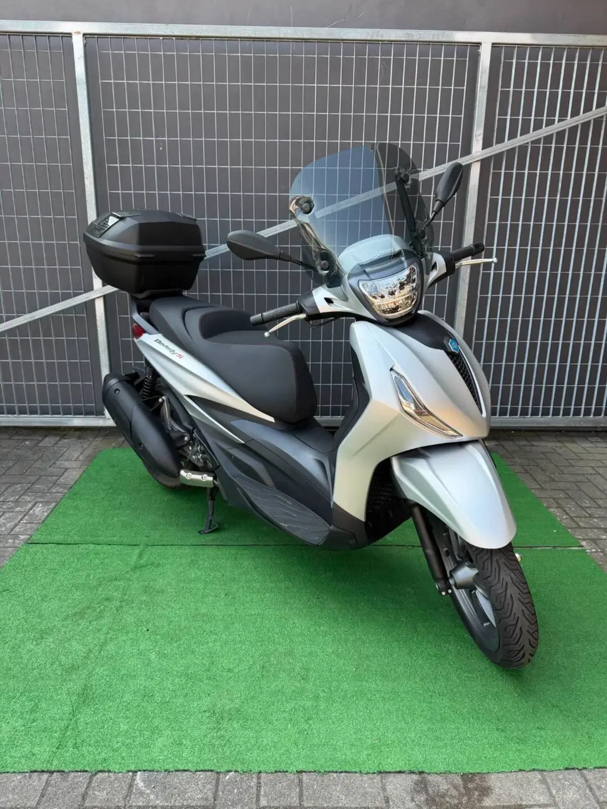 Piaggio Beverly 300 ABS-ASR (2021 - 25) (4)