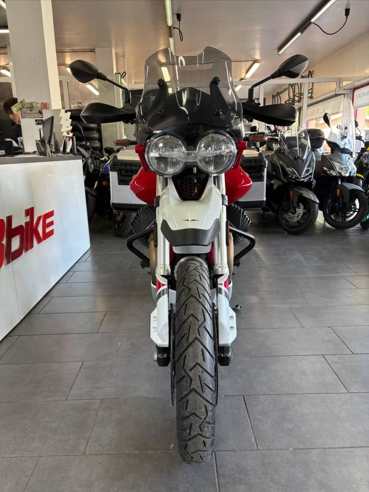 Moto Guzzi V85 TT (2021 - 23) (3)